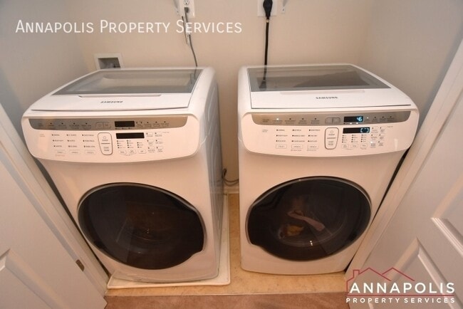 Building Photo - 1379 Hawthorn Dr