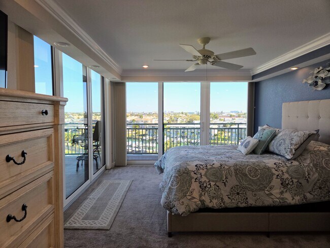 Building Photo - 1 Key Capri