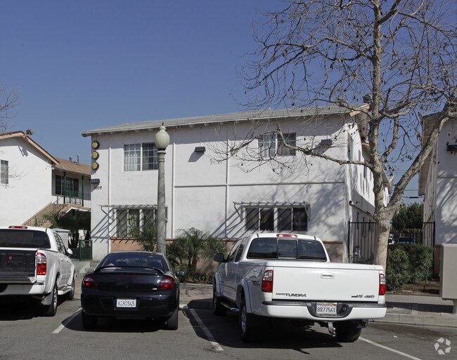 Building Photo - 1009 S Minnie St