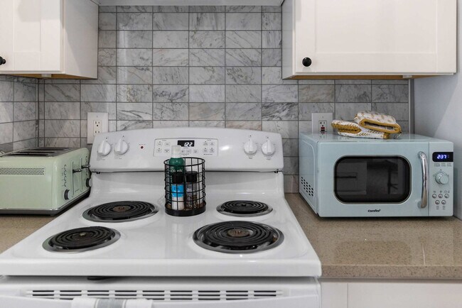 Building Photo - 120 4th Ave N