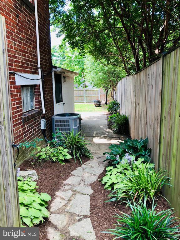 Building Photo - 317 Wesmond Dr