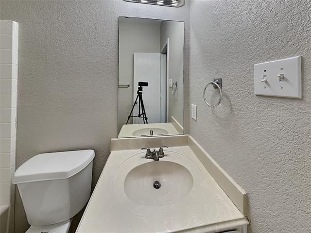 Building Photo - 10008 Blue Bell Dr