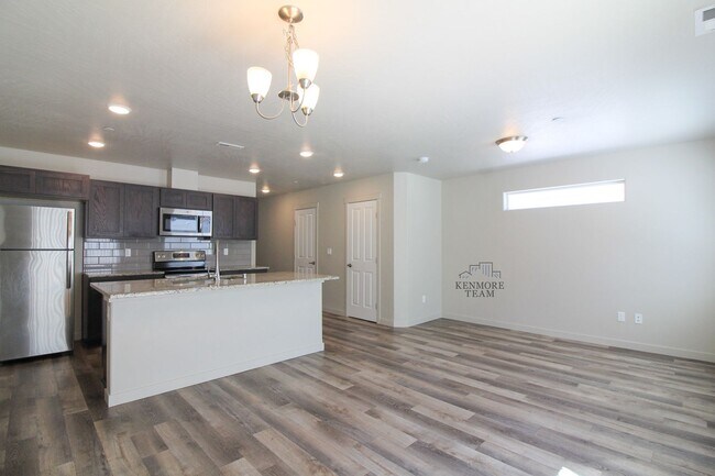 Building Photo - 3 Bedroom, 2 Bath Townhome in Kennewick