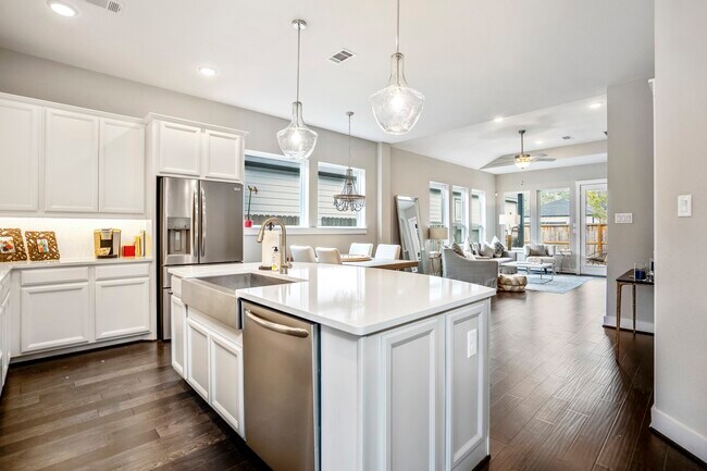 Building Photo - 222 Thistle Dr
