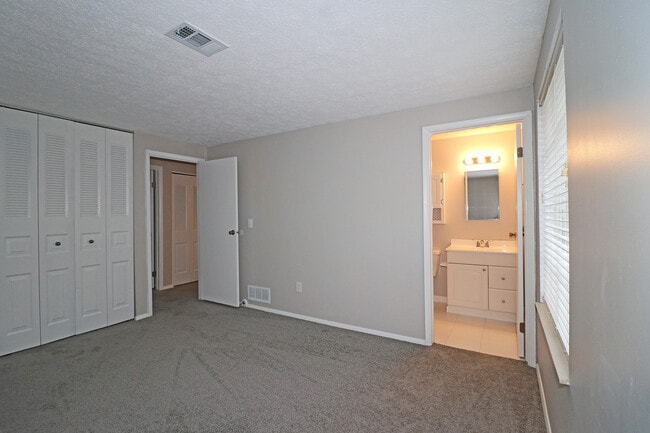 Building Photo - 10360 Plantation Bridge Dr