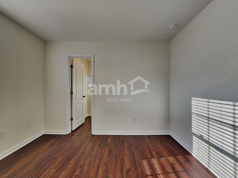 Building Photo - 128 Cherry Bark Dr