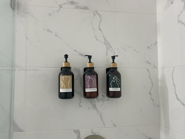 Building Photo - 302 NW 11th Ct