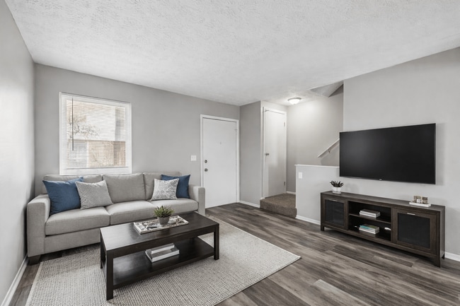 Building Photo - Sharon Green Townhomes