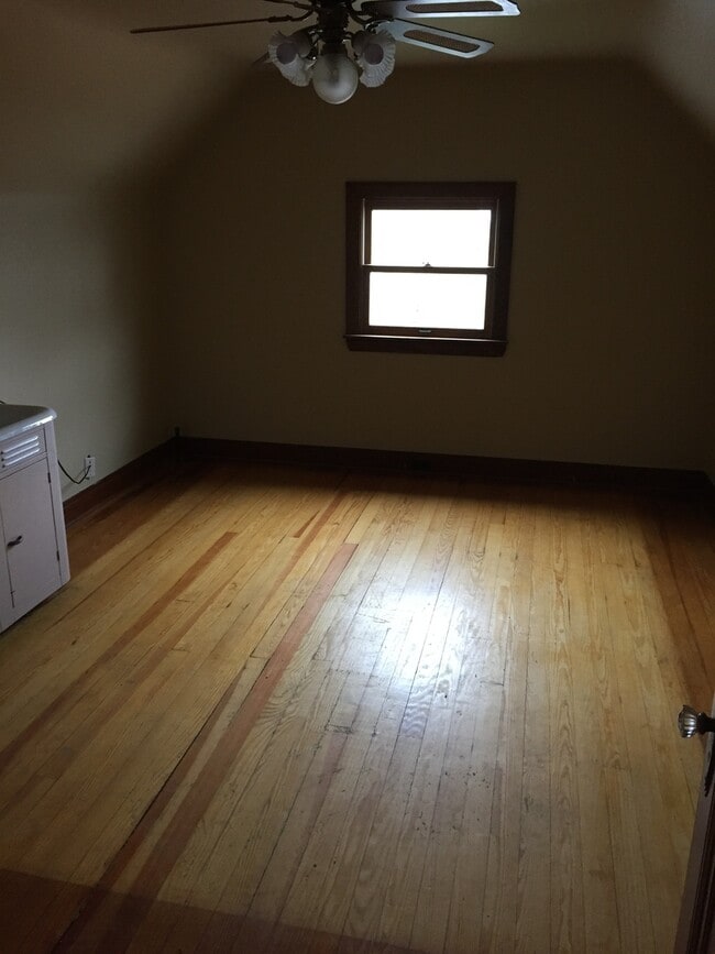 Building Photo - 3172 Mozart Ave