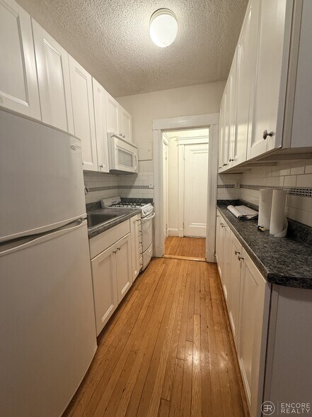 Building Photo - 110 Riverway