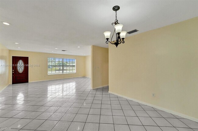 Building Photo - 3 br, 2 bath House - 561 NW 45th Ter # 0