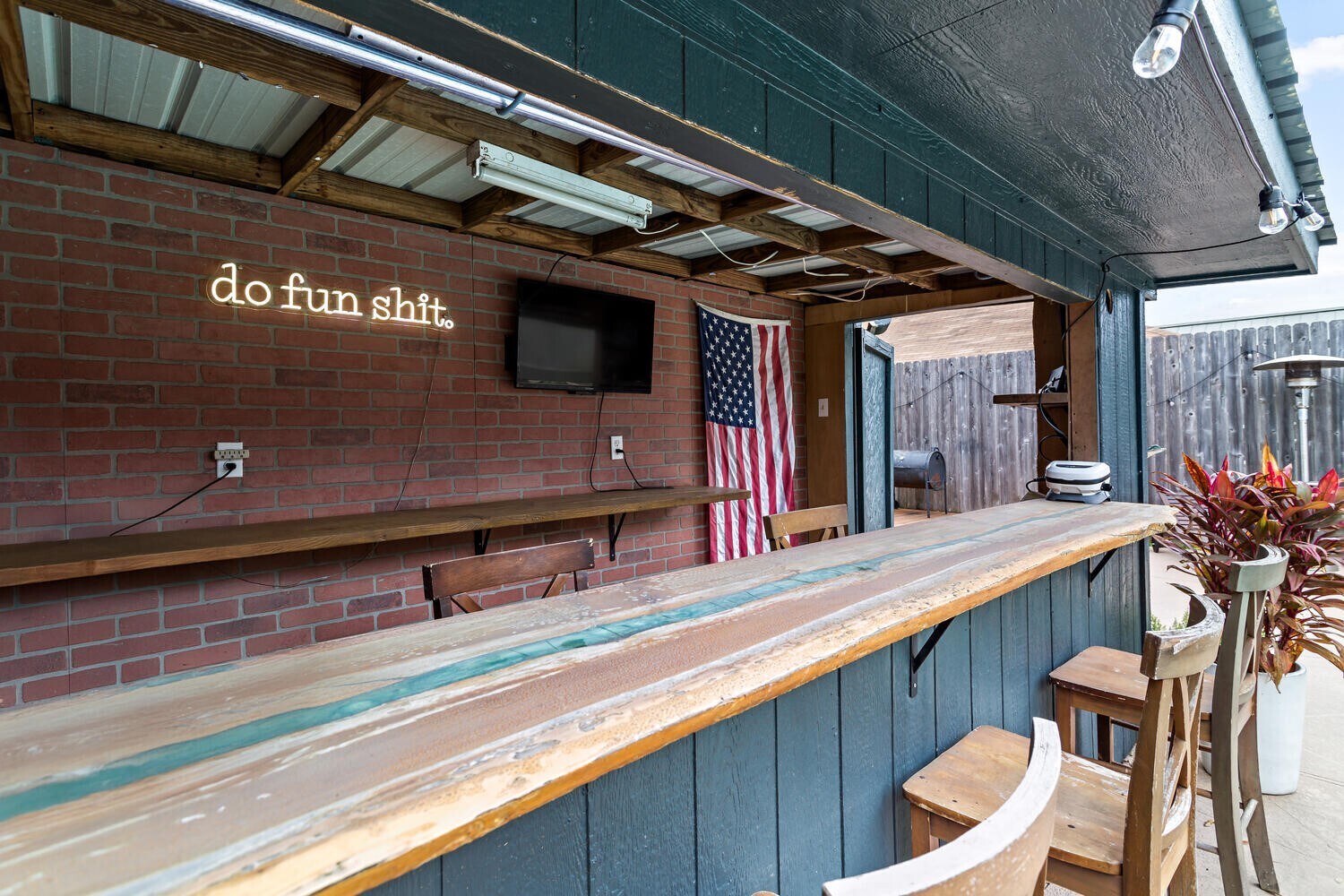 Cabana - 5885 Woodway Dr