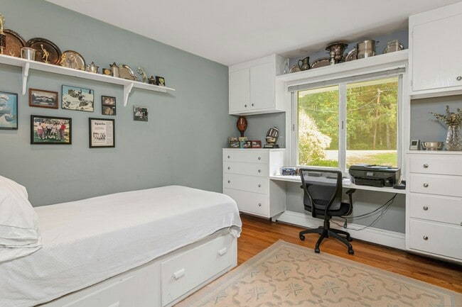 Building Photo - 261 Linden Tree Rd