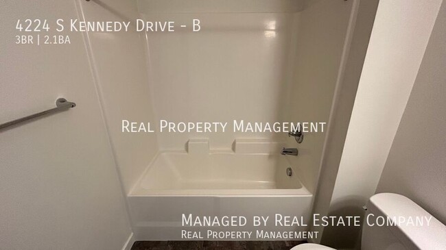 Building Photo - 4224 S Kennedy Dr