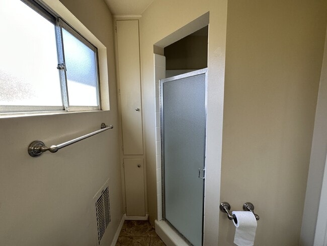 Building Photo - Rooms for rent in San Diego homes near San...