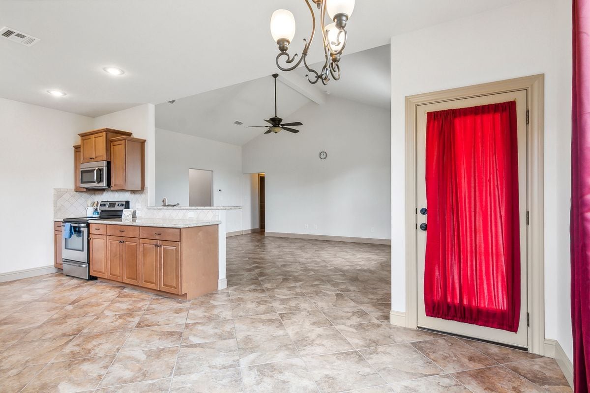 Building Photo - 6500 Llano Ln