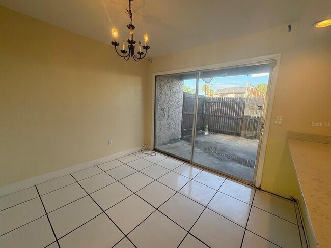 Building Photo - 4033 Henley Rd