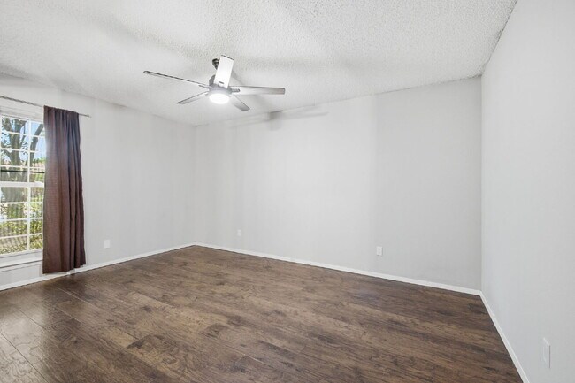 Building Photo - Charming 3 Bedroom Home near Schools and Rec Center
