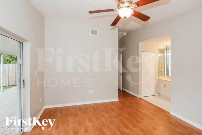 Building Photo - 15565 SW 138th Ave