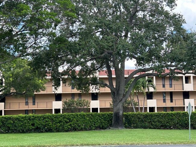 Building Photo - 6123 Coral Lake Dr