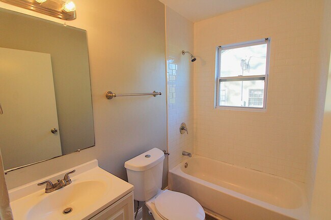 Building Photo - Welcome to Your New Home in Enderly Park!