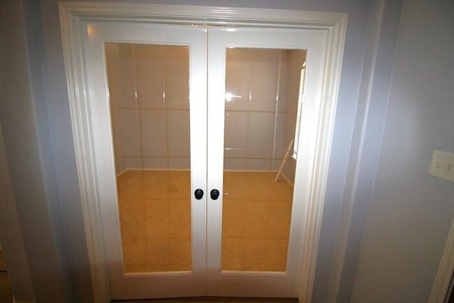 Building Photo - 6707 Rosita Oak Dr