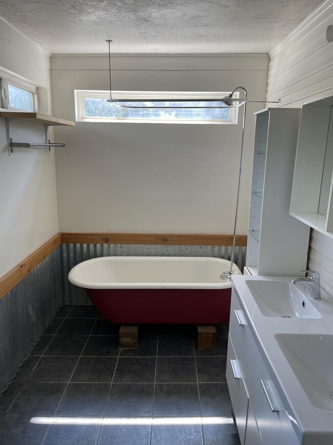 Building Photo - 1735 NW 13th St