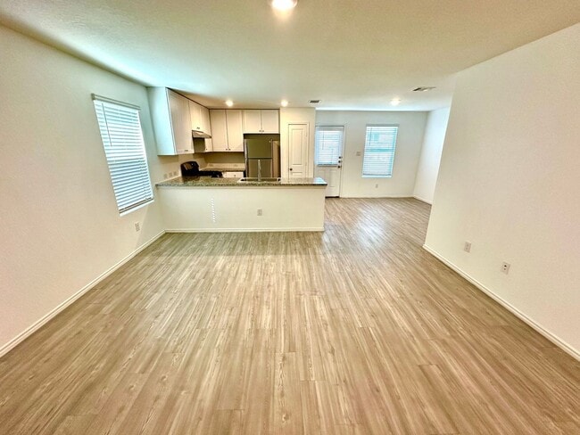 Building Photo - Charming 3-Bedroom, 2.5-Bath Home in the d...