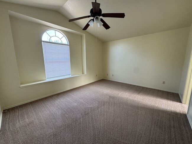 Building Photo - 2808 Bluejay Dr