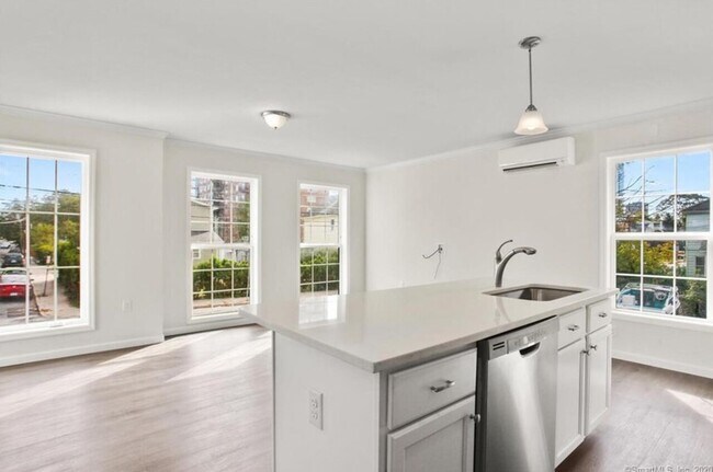 Building Photo - West Washington Townhomes