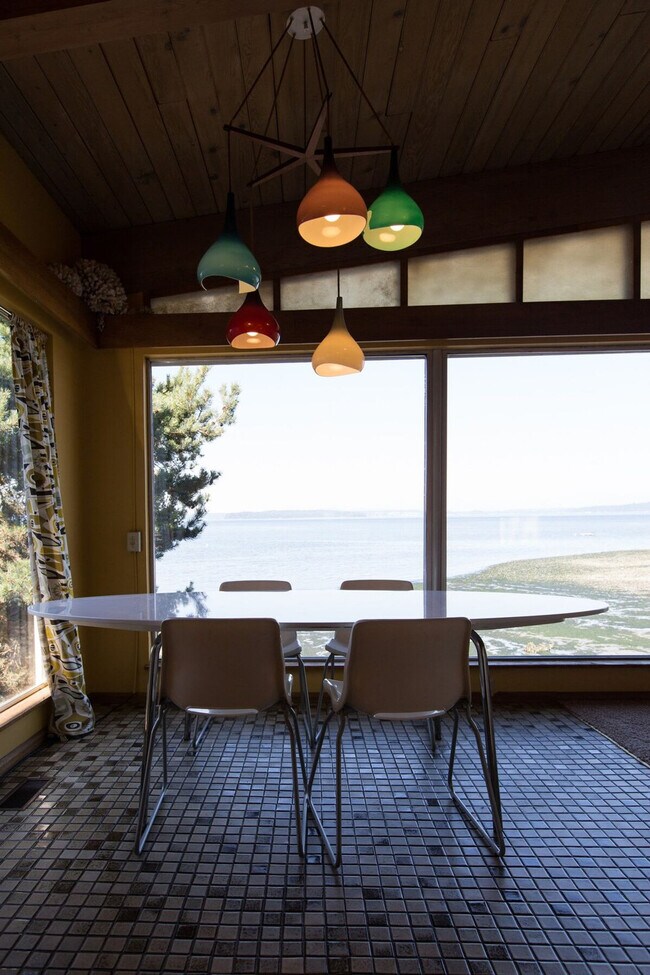 Building Photo - 4905-B Southwest Othello Street-SI ID1271726P