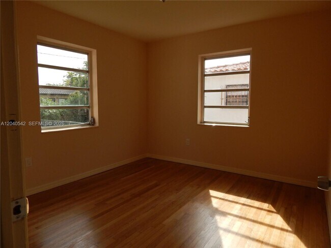 Building Photo - 1841 SW 37th Ave