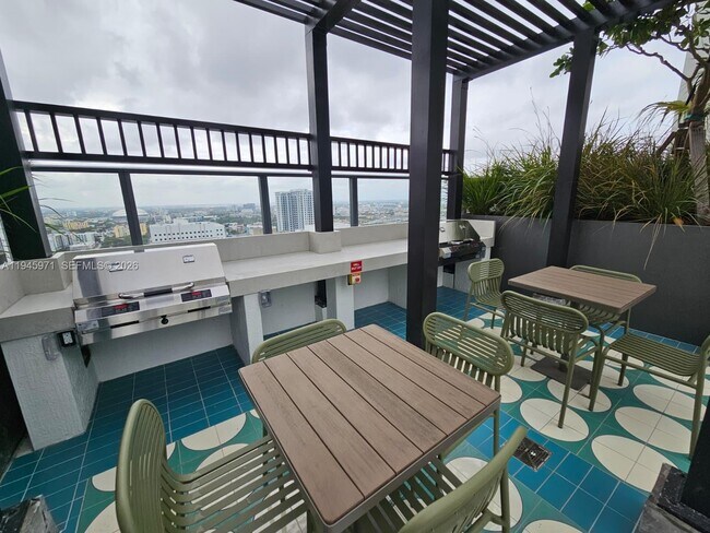 Building Photo - 11 NE 6th St