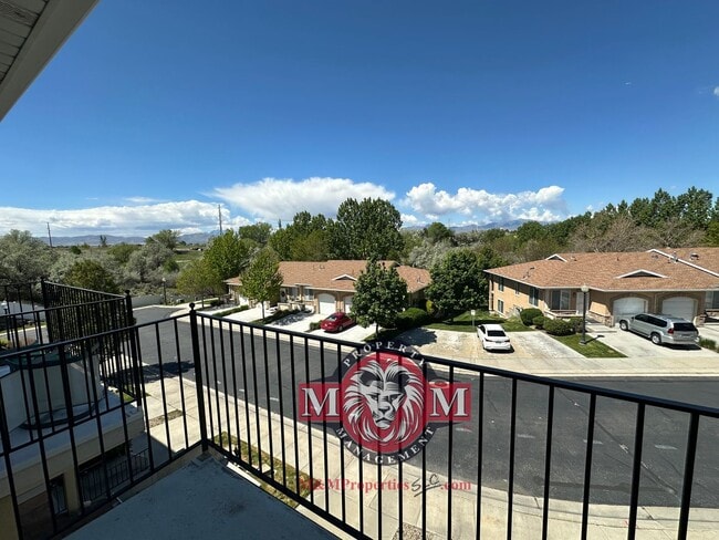 Building Photo - Great 2 Bd 2.5 Bath Townhome in Sandy