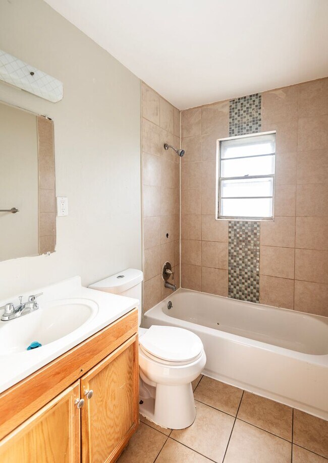 Building Photo - 8318-8320 Wabash Ave