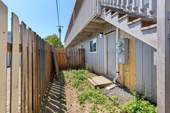 Building Photo - Ground floor apartment