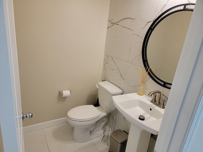 Building Photo - Highly Upgraded 3 Br 2 car garage