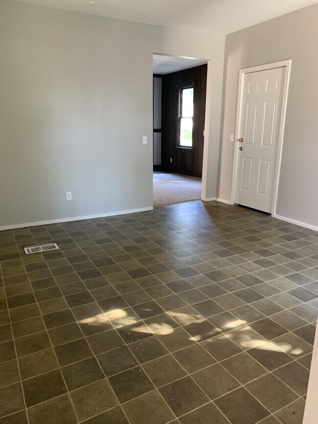 Building Photo - 89 Warner St