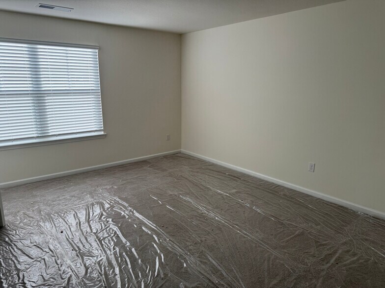 Building Photo - 180 Tanasqui Dr