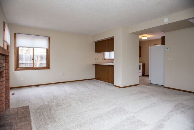 Building Photo - Charming 3 Bed, 2 Bath Home on a Quiet Cul-de-Sac with a Fenced Yard & 2-Car Garage!