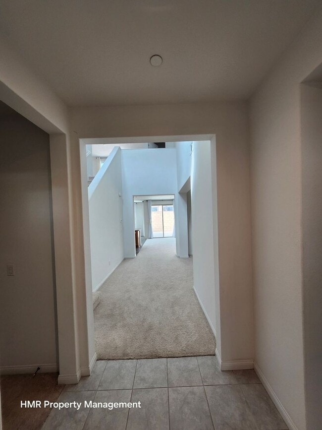 Building Photo - Beautiful two story 5 bedroom in ontario R...