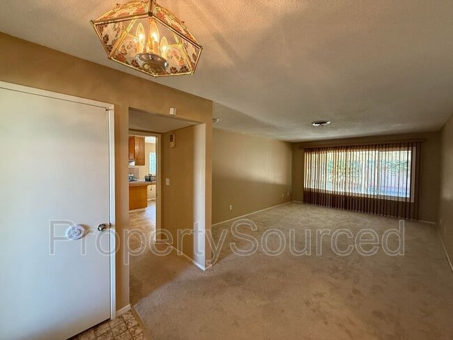 Building Photo - 320 E Granada Way