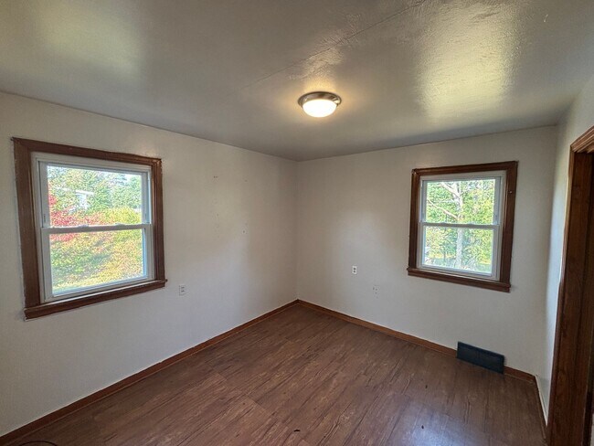 Building Photo - Use Your Tax Return For This Sweetheart of a Deal! Want to stop renting and finally own your own ...