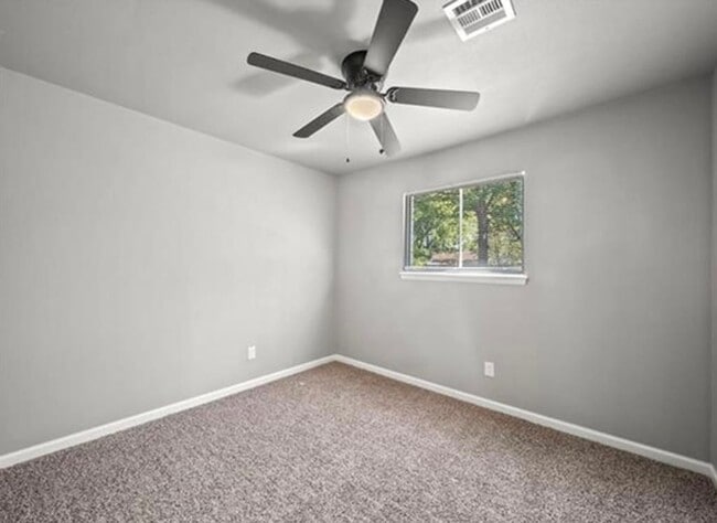 Building Photo - Beautiful Renovated 3 Bedroom Ready Late May