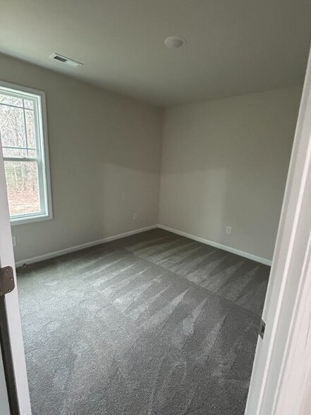 Building Photo - 111 Red Maple Pl