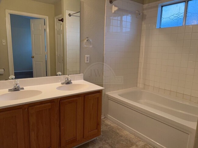 Building Photo - 1201 Fox Creek Dr