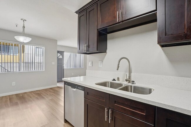 Building Photo - Chadron Apartment