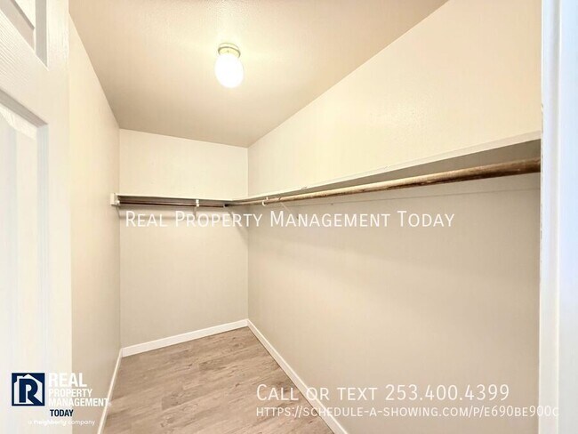 Building Photo - 1410 Josephine Ct SE
