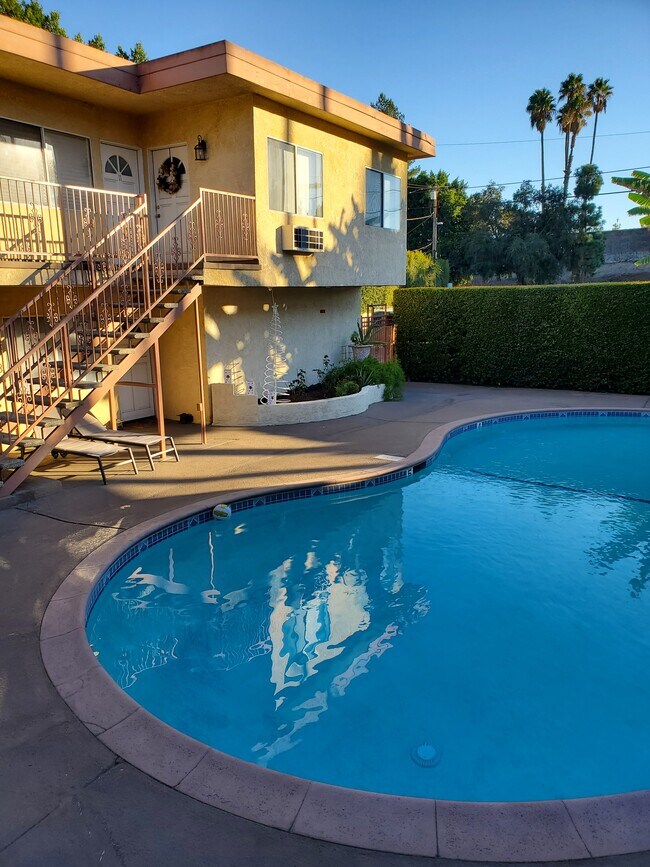 COURTYARD - 4604 Cahuenga Blvd