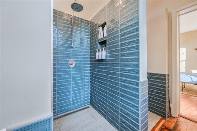 Building Photo - Historic, Character-Rich House - 3 Bed, 3 Bath (2 Full, 2 Half)